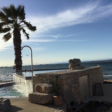 Les Pieds Dans L'Eau Bed & Breakfast Sete Bagian luar foto
