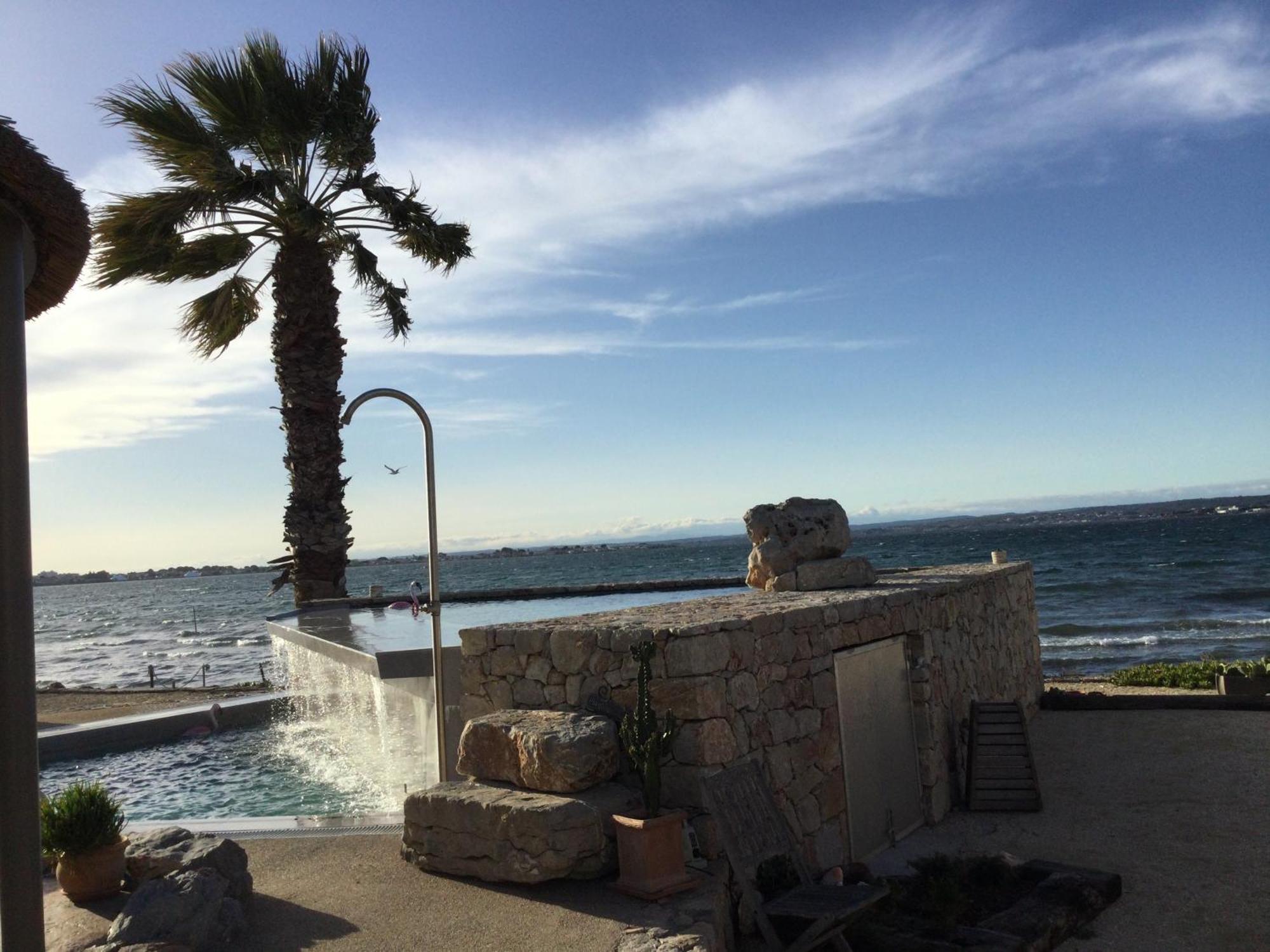 Les Pieds Dans L'Eau Bed & Breakfast Sete Bagian luar foto