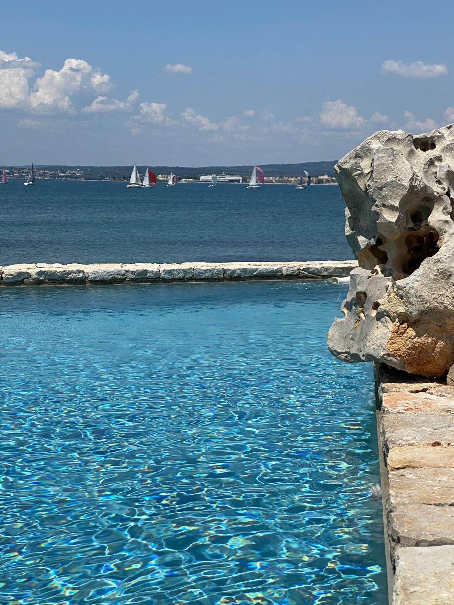 Les Pieds Dans L'Eau Bed & Breakfast Sete Bagian luar foto